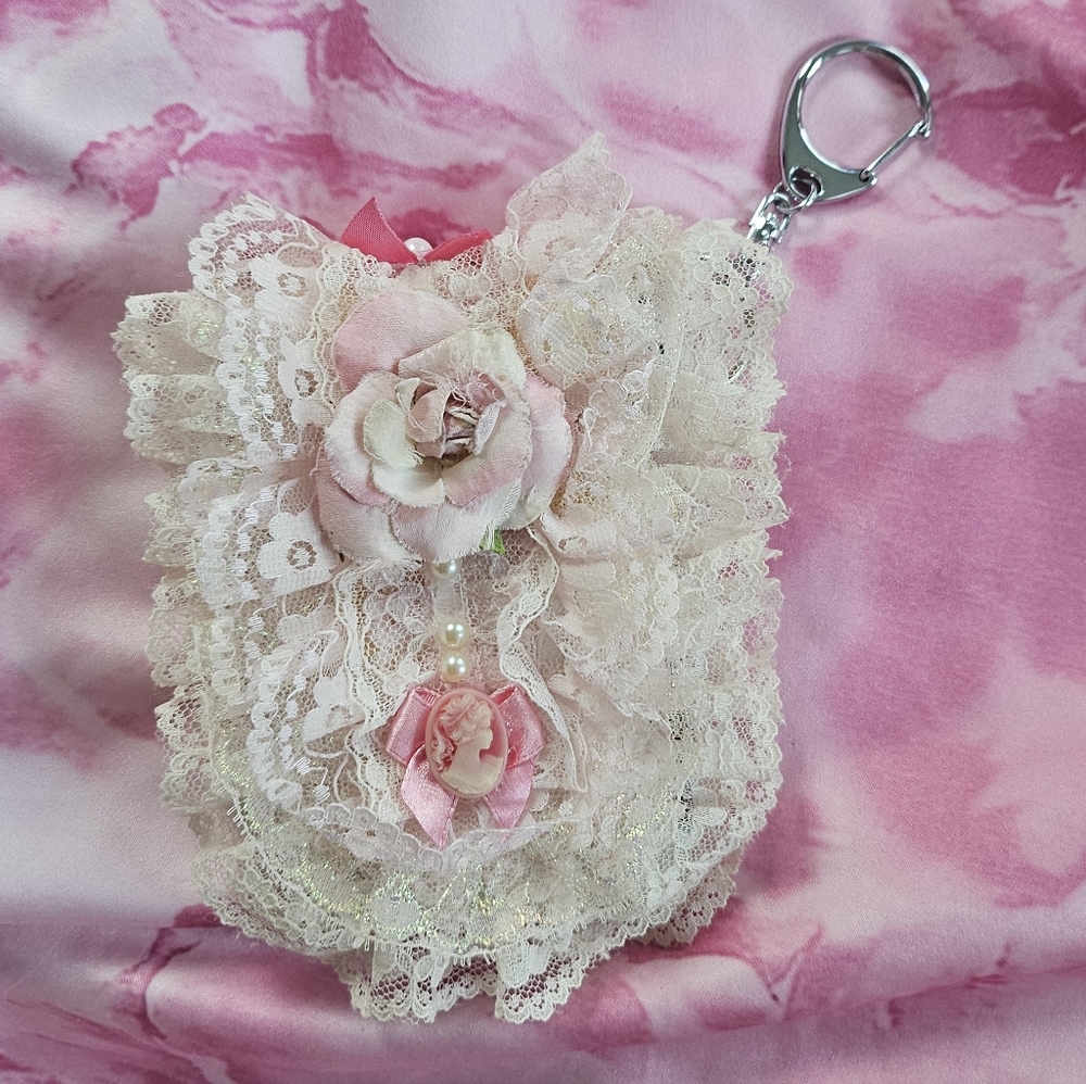 La Pafait Gyaru Lolita Lace Floral Keychain Card Or Flip Phone Holder